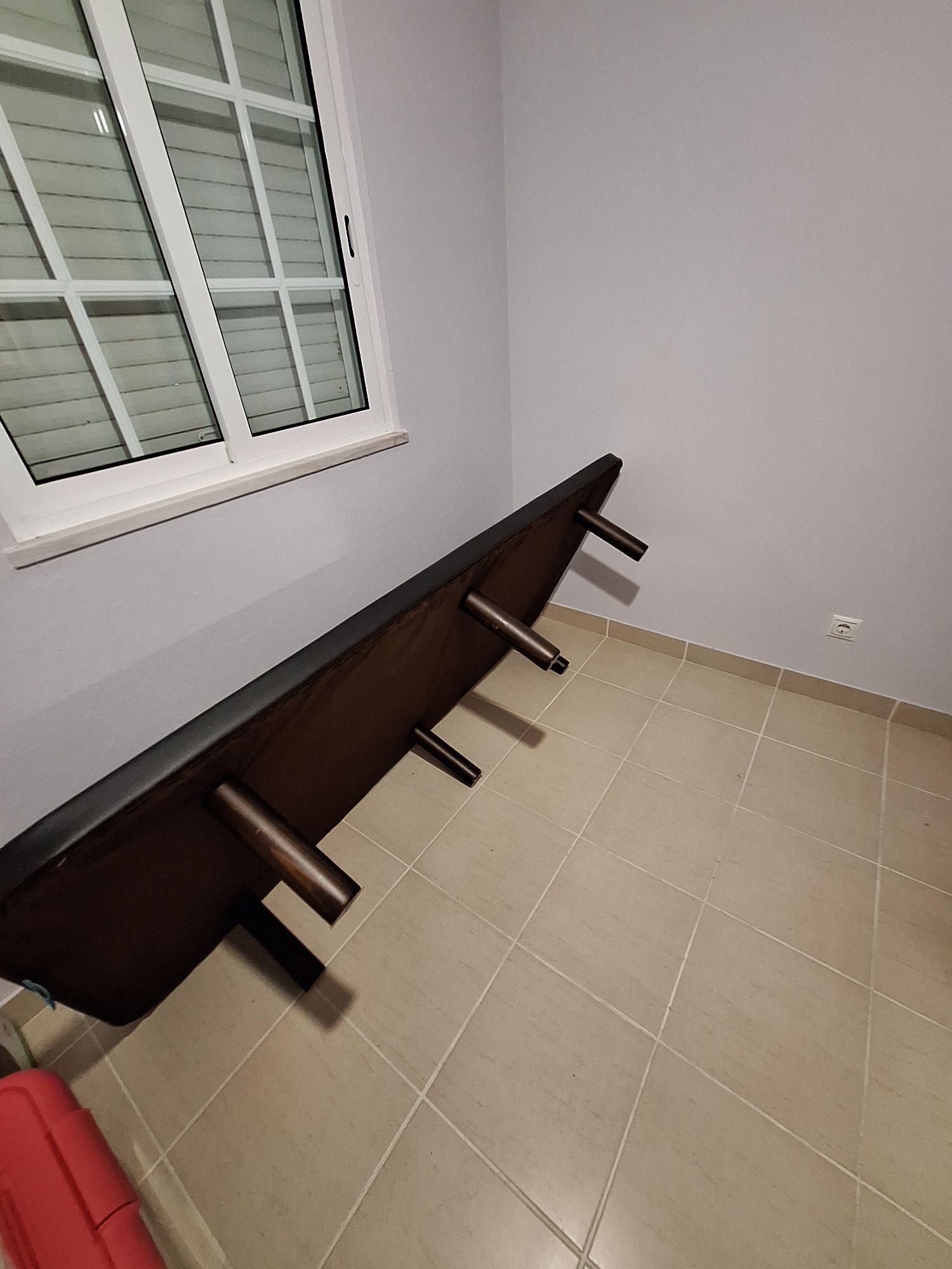 Estrado com pés (solteiro)
