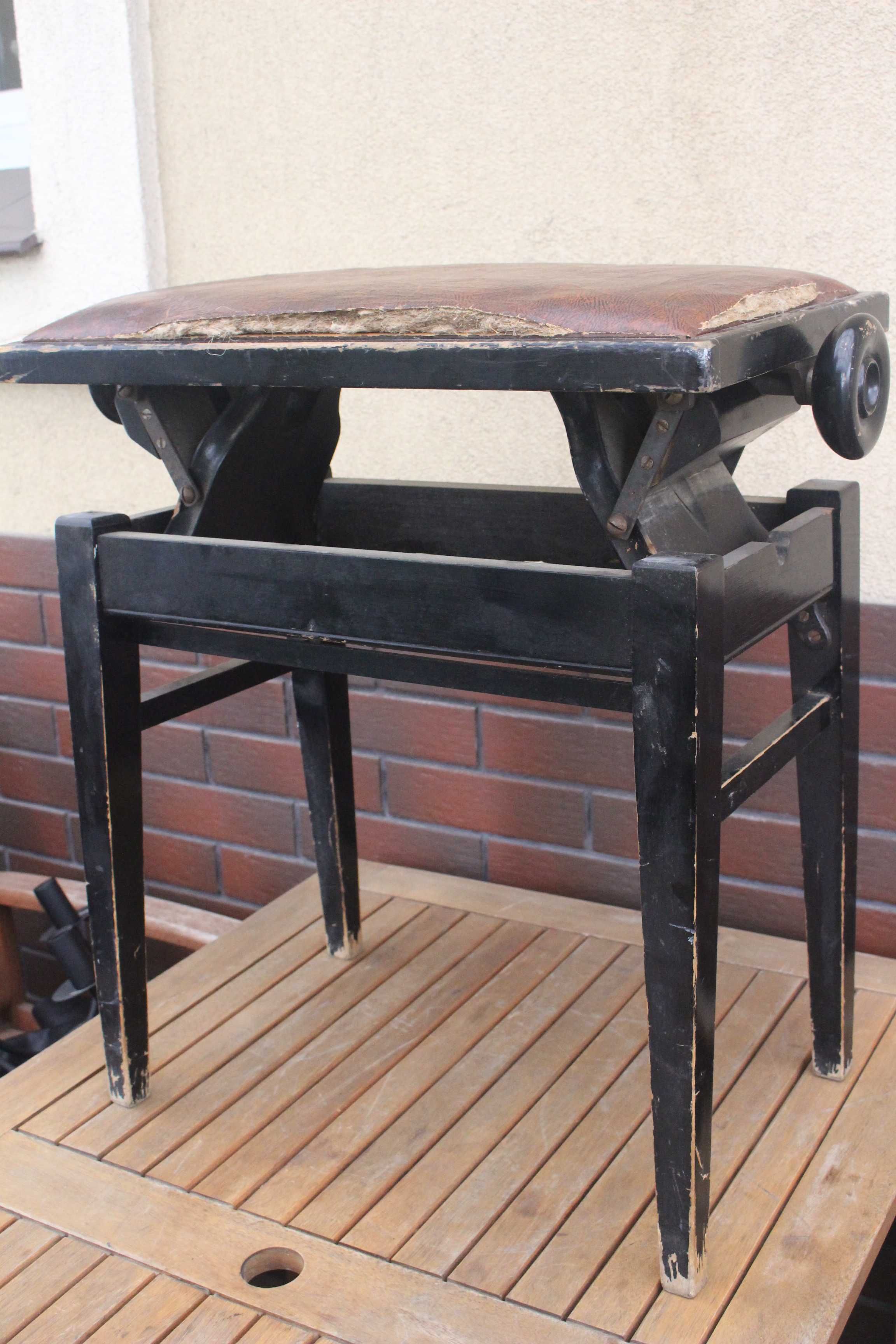 stary taboret do fortepianu