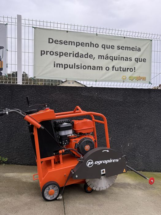 Cortador de asfalto com deposito de agua