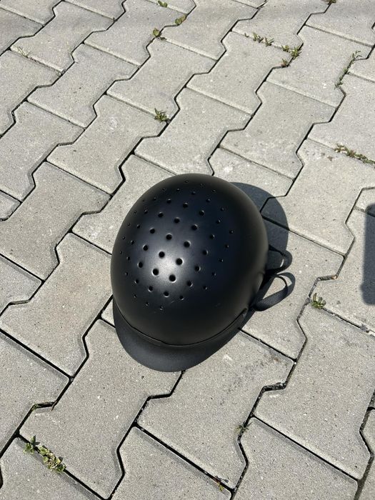 Kask jeździecki fouganza rozm.L kolor czarny