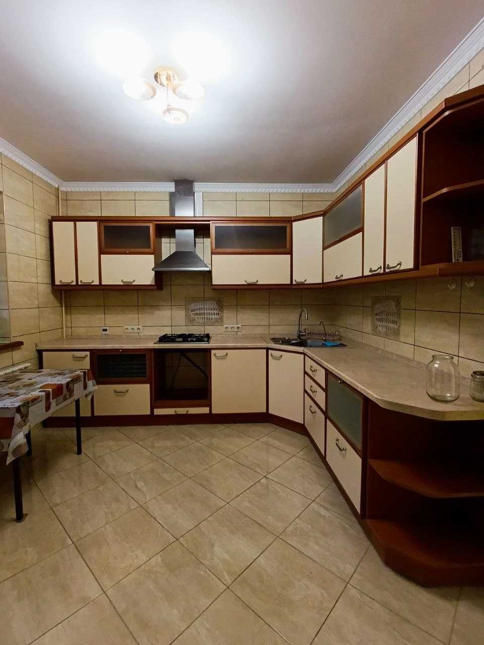 Продаж будинку в оточенні соснового лісу 3 спальні  205м2 18 соток