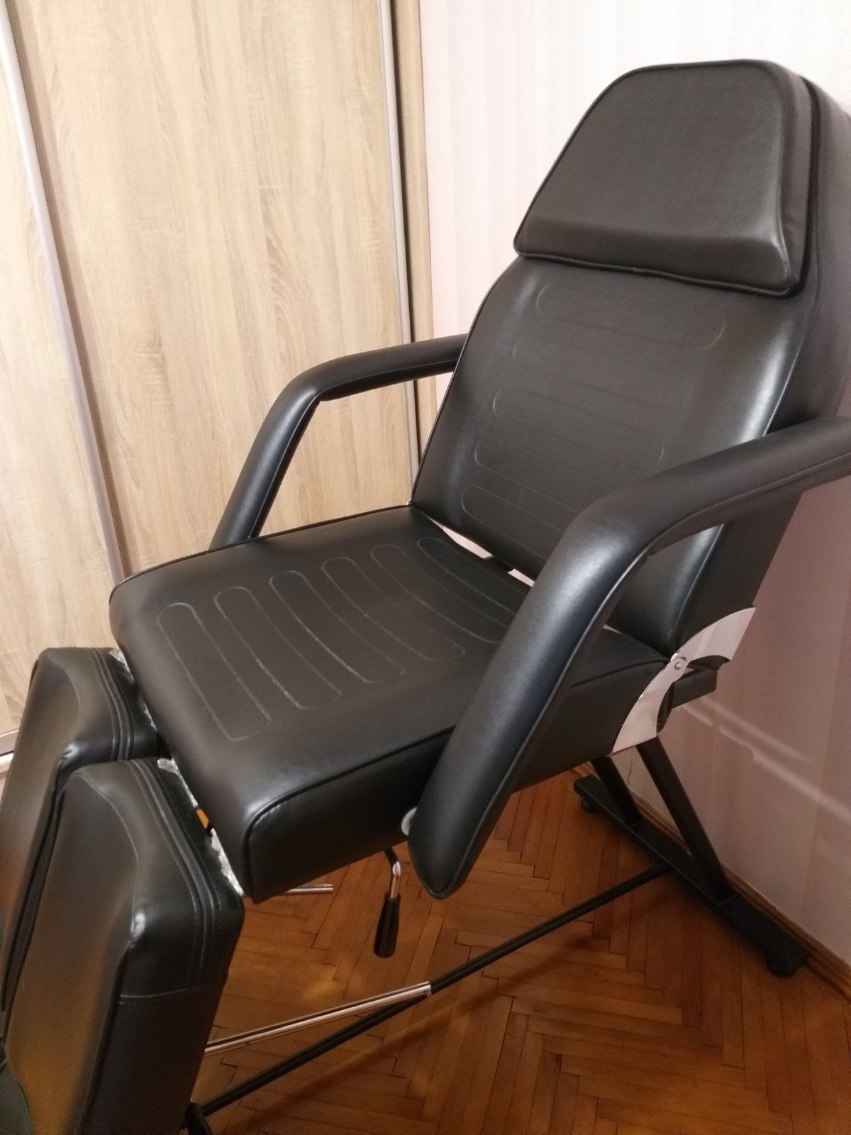 Крісло для педикюру, масажу.