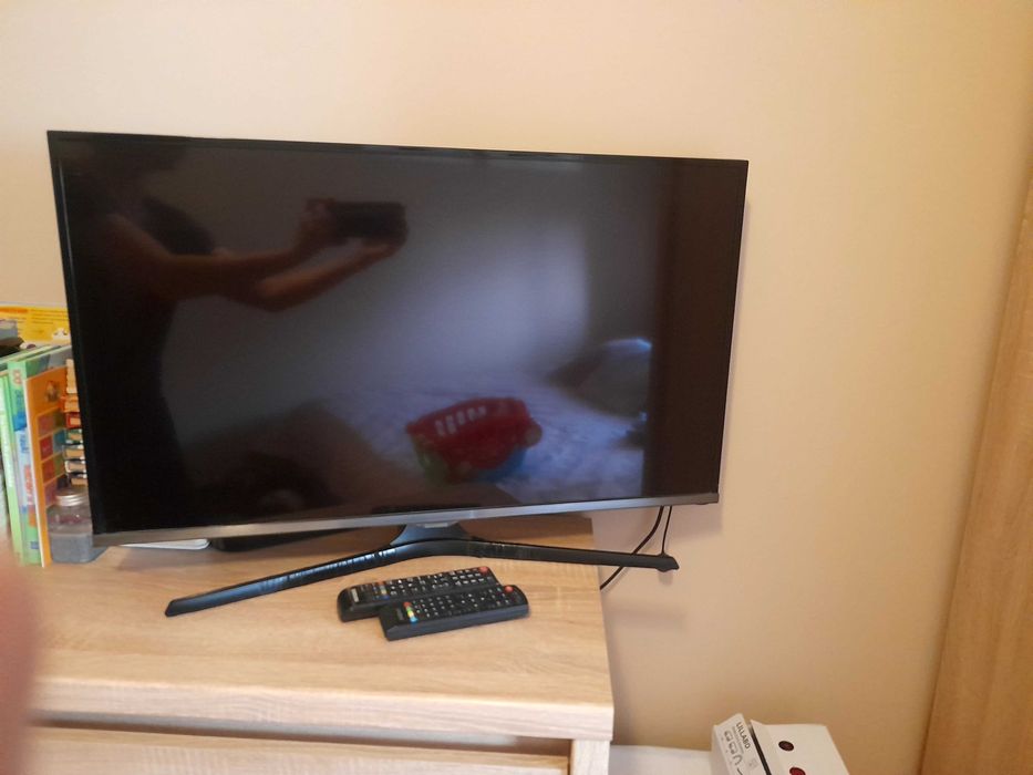 Telewizor Samsung wraz z anteną