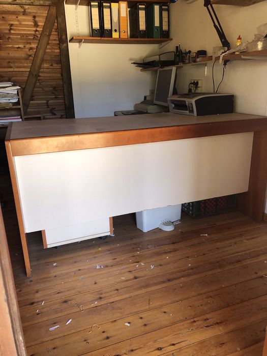 Secretaria  em madeira  em formato de L