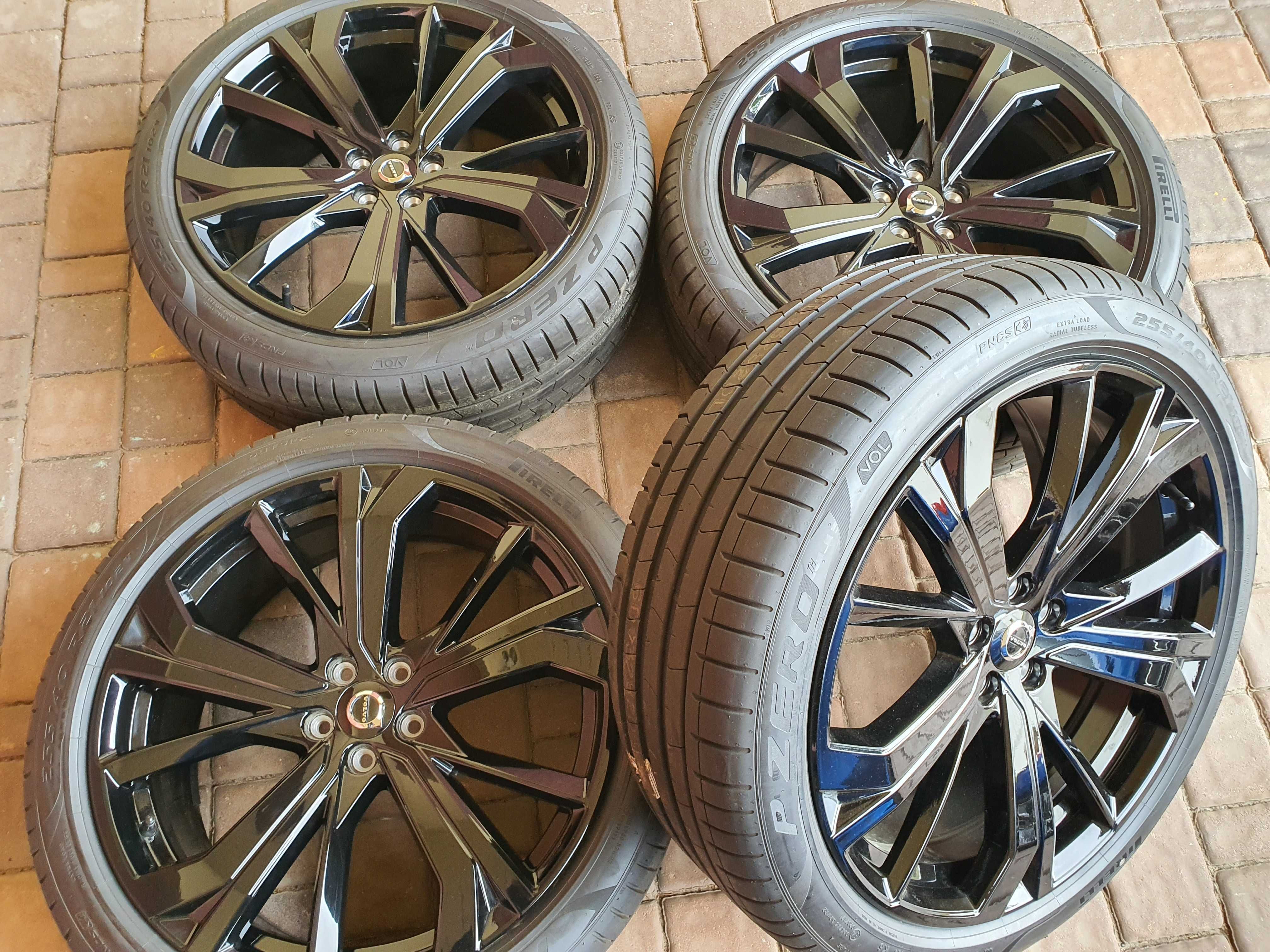 21 Volvo XC60 XC40 R-Design Ultra Black Edition 255/40 5x108 Lato