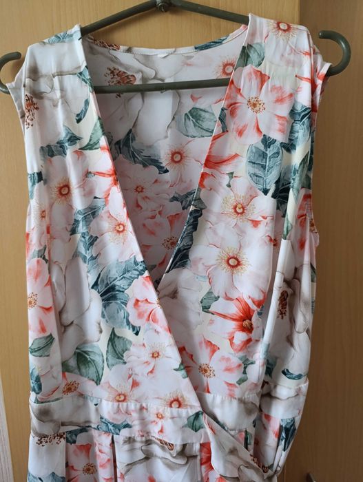 Платье в пол, с шикарной расцветкой.