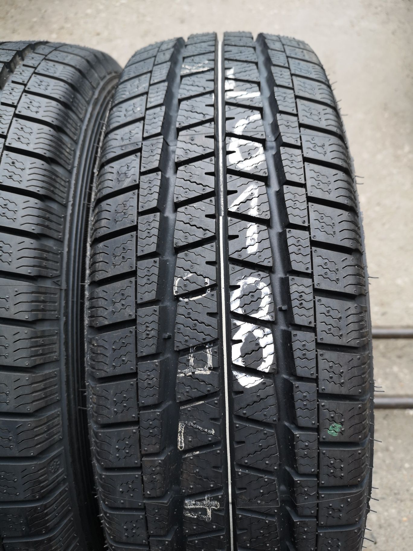 Nowe opony zimowe 165/70/14C Falken 2szt