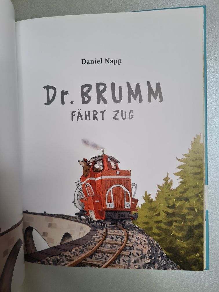 Dr Brumm. Fährt Zug - Daniel Napp - Książeczka dla dzieci