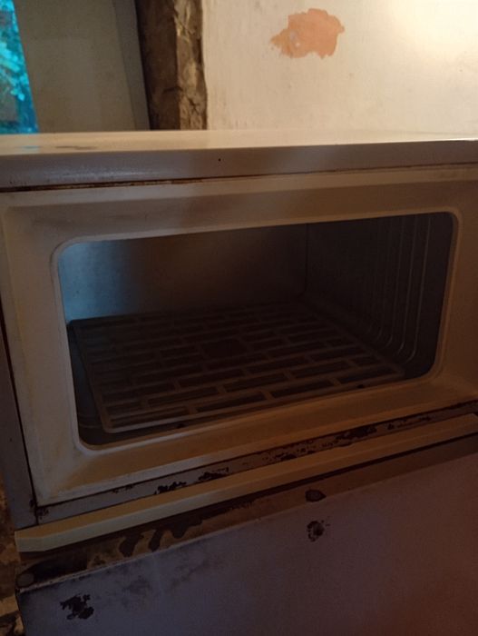 Холодильник двокамерний у доброму стані