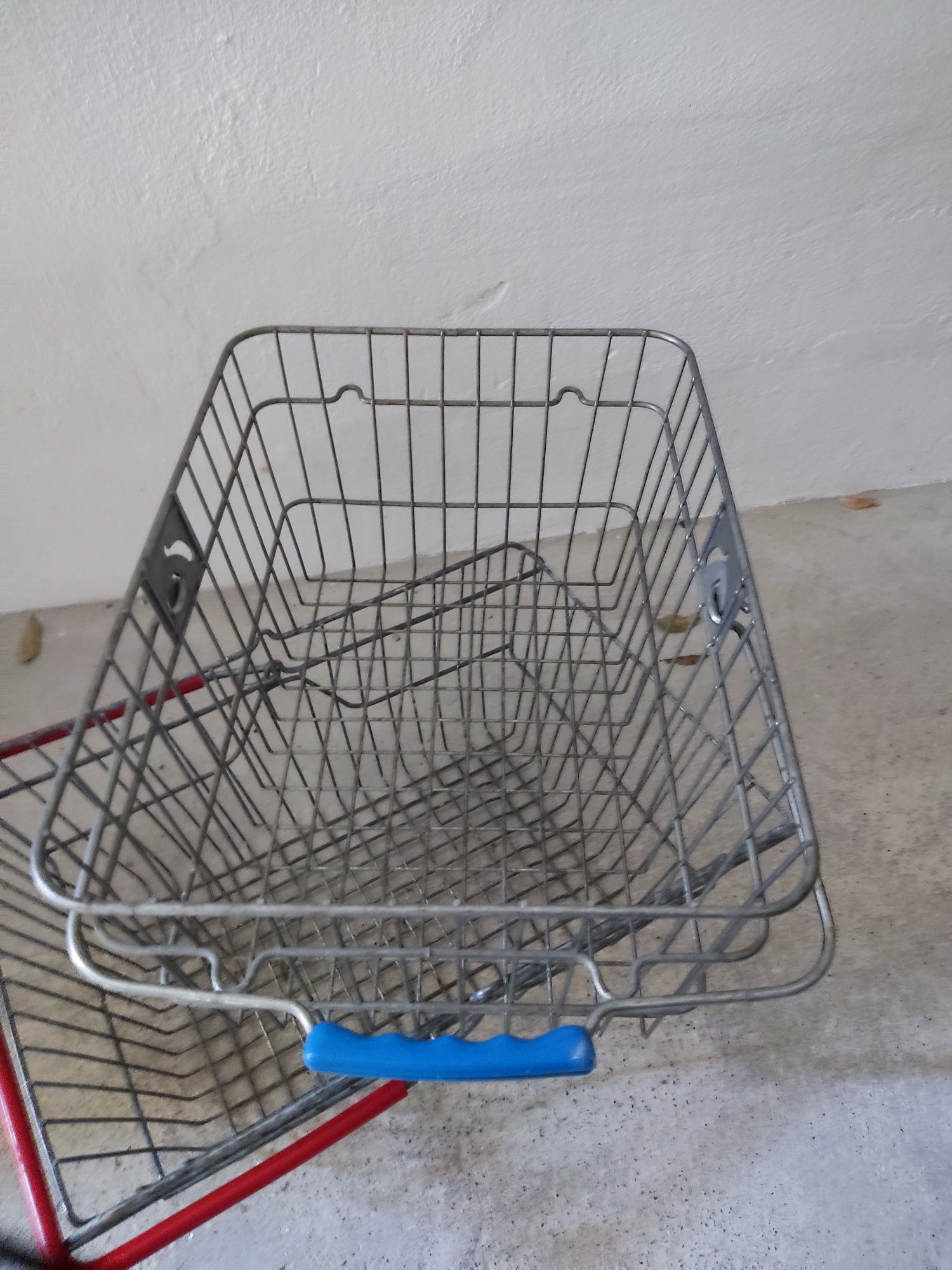 Cestos de metal com pega colorida Vintage