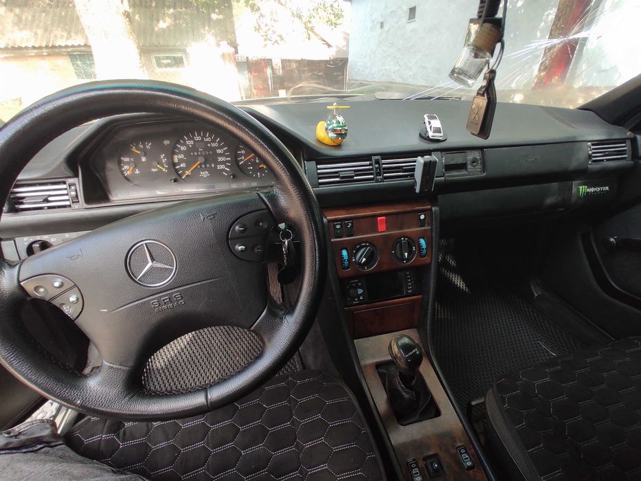 Мерседес бенс 124