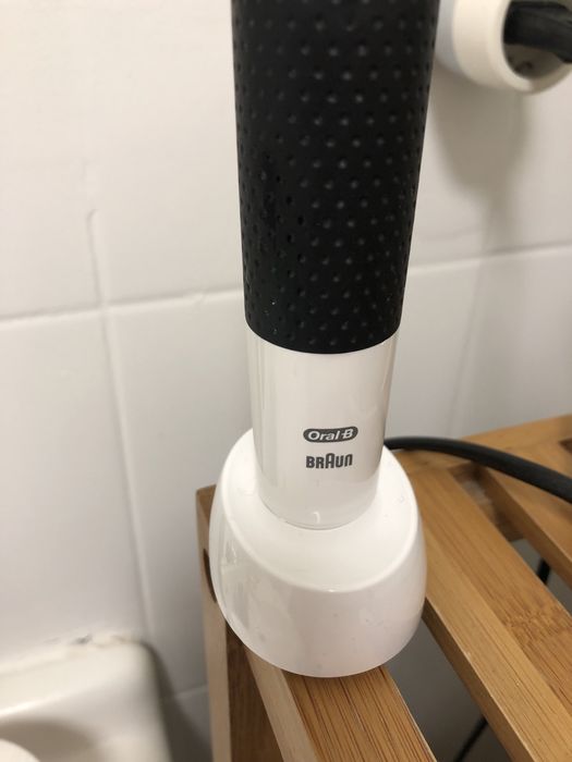 Escova de dentes eletrica Braun OralB - Pro Timer Preta