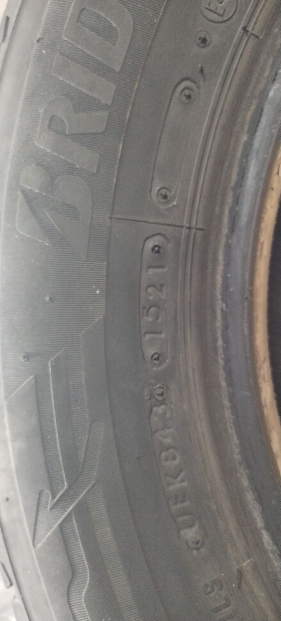 Продам зимние скаты 215/65R16C BRIDGESTONE