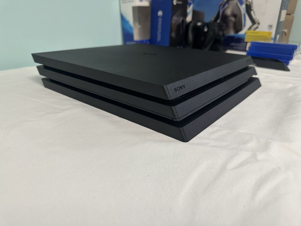 Продам Ps4 Pro 1TB