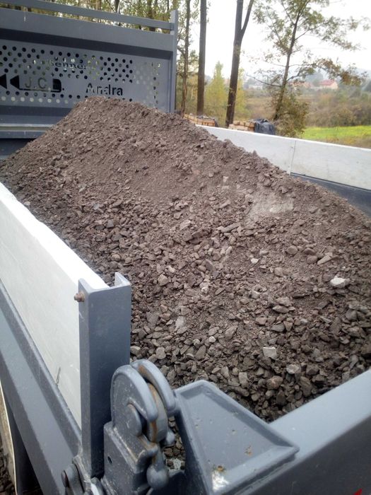 Piach,kruszywo,ziemia ogrodowa siana,/ transport wywrotką 3t