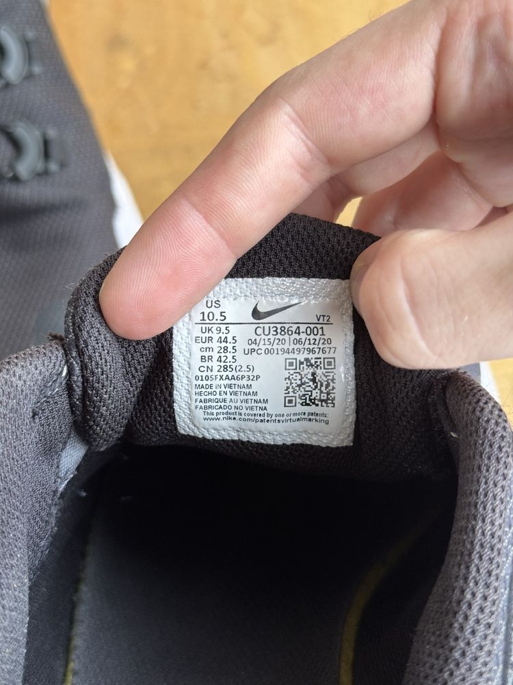 Кросівки Nike legend react 3