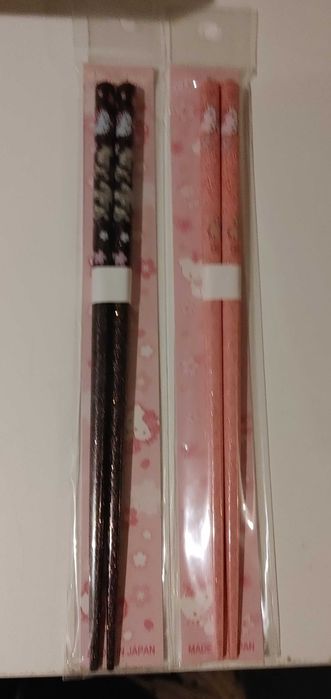 Palitos para comer  da Hello Kitty, por apenas 10€ cada. Novos