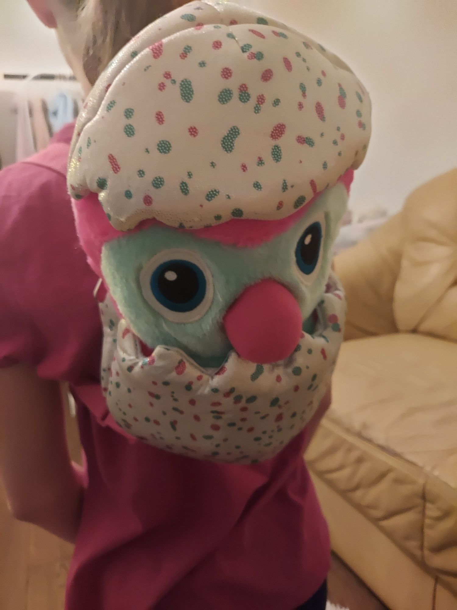 Plecaczek Hatchimals