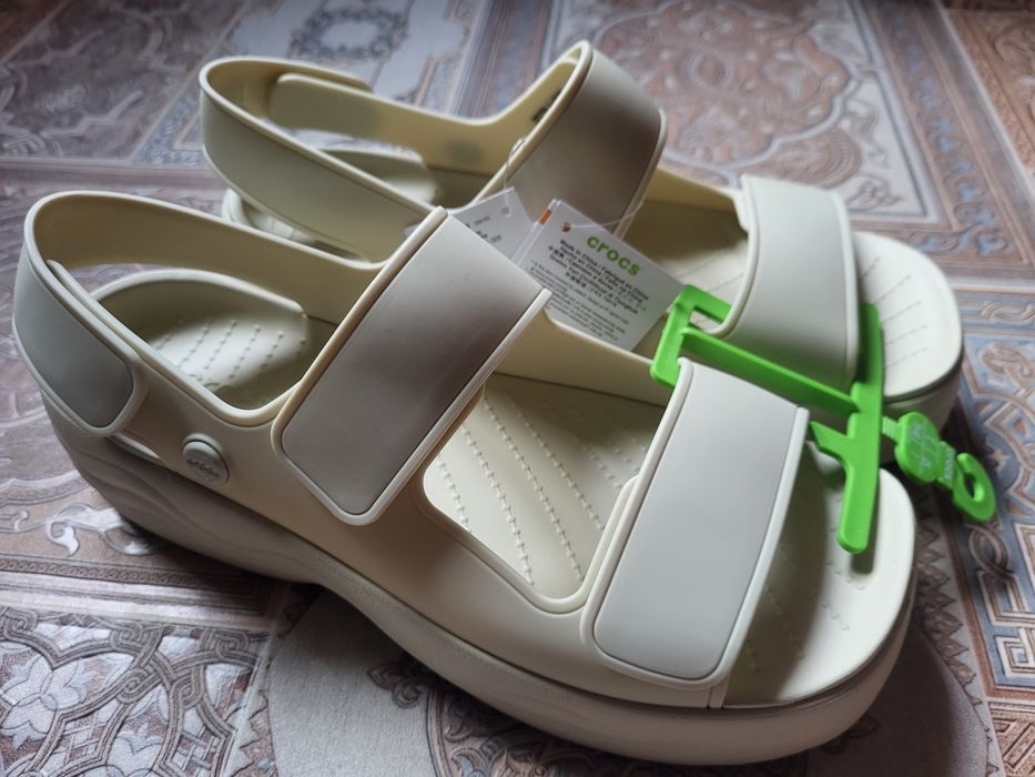 Crocs  босоніжки