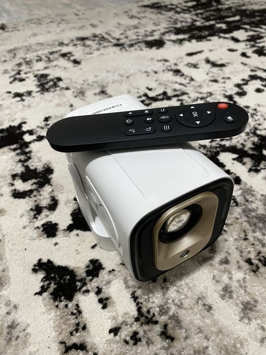 Продам проектор новый