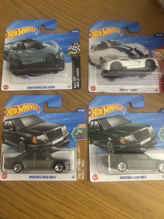 Hot wheels 2 x mercedes , viper , jesko
