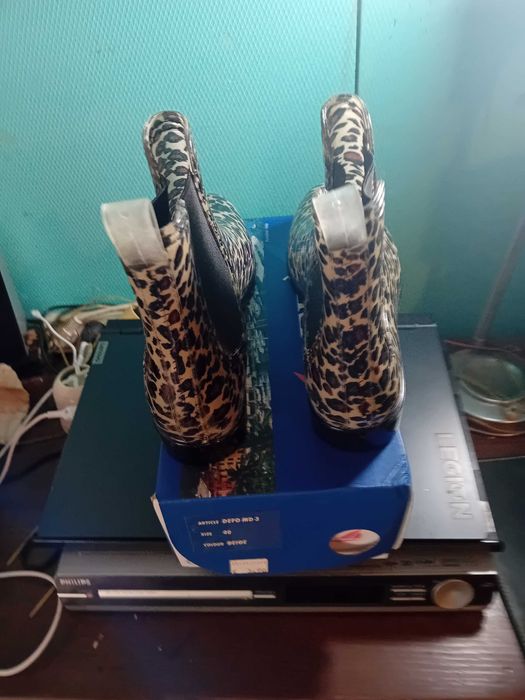 calçados vários baratos vendo por par ou volume.