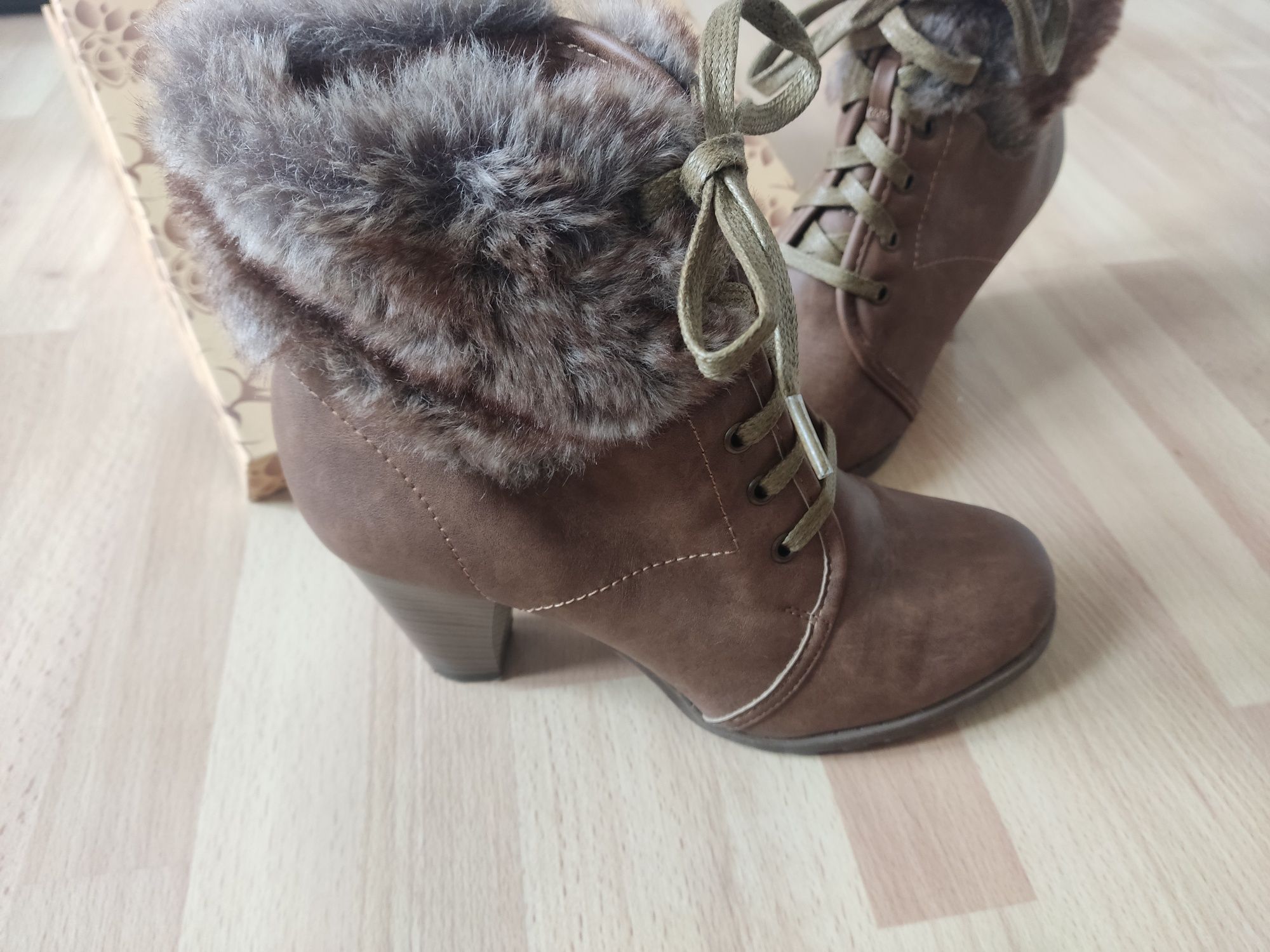 Nowe buty damskie kozaki zimowe z futerkiem 40 CCC