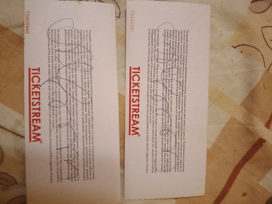 Билеты с боя Усика с его автографами