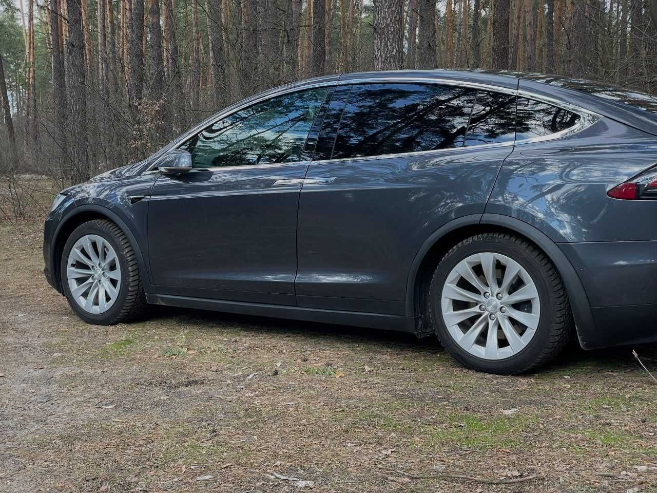 Tesla Model X 2020