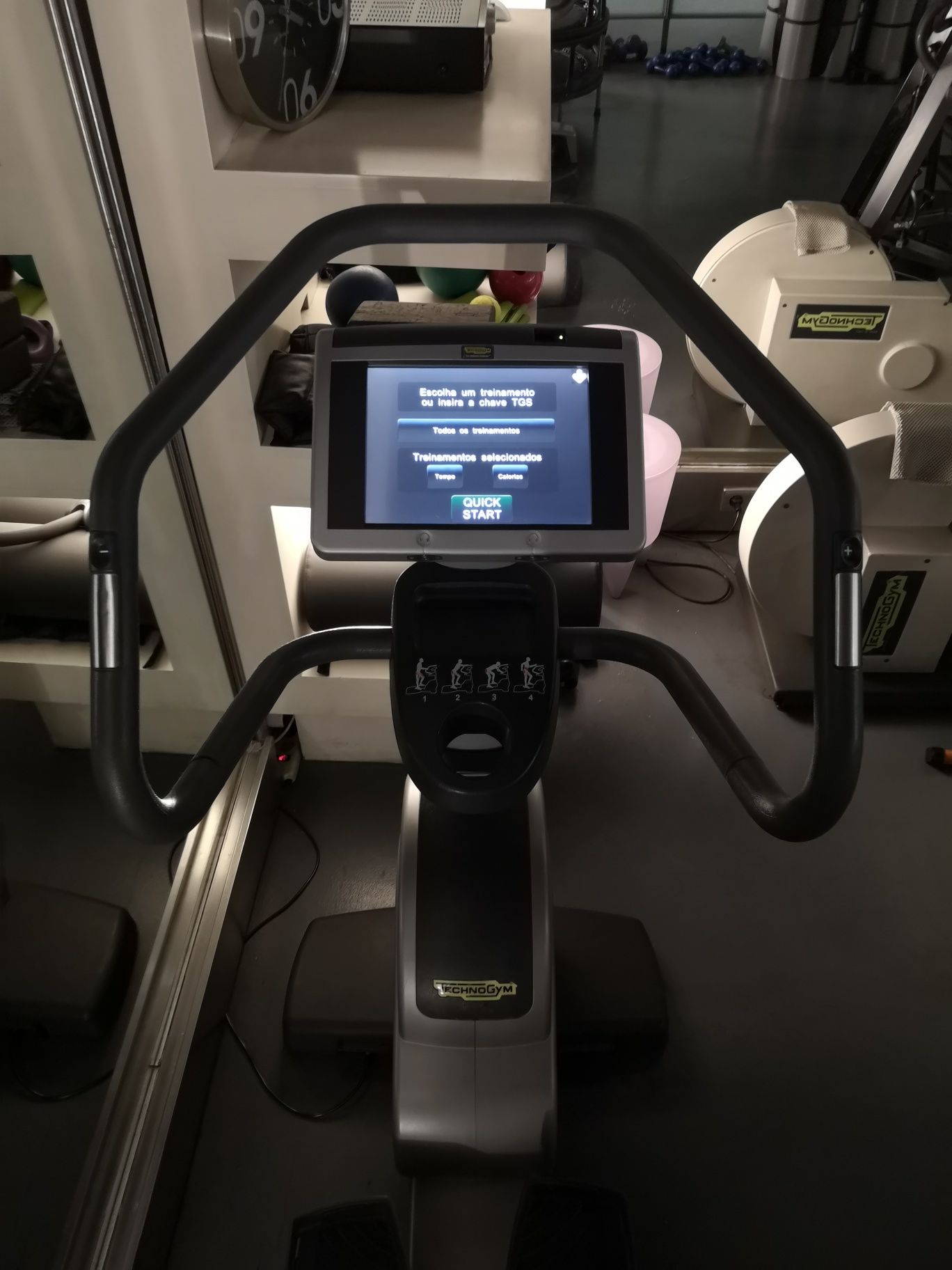 Elíptica Cardio Wave Technogym c/ ecrã video