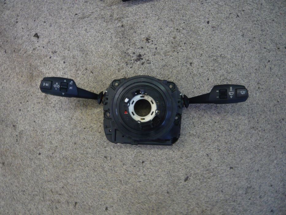 Przełącznik Zespolony taśma Airbag czujnik kąta skrętu 9123035-03 BMW E87