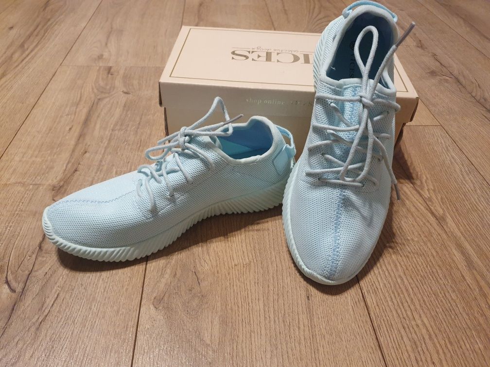 Nowe miętowe buty 38