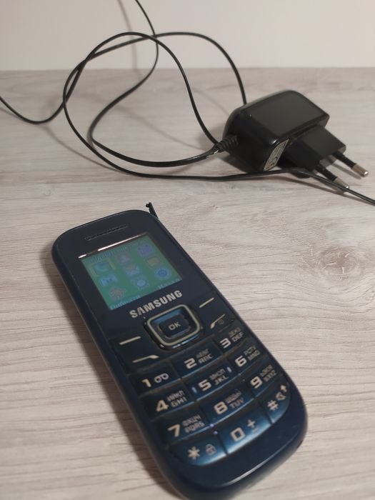 Мобильный телефон SAMSUNG