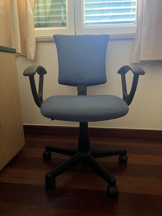 Cadeira escritorio de rodinhas (costas adaptaveis)