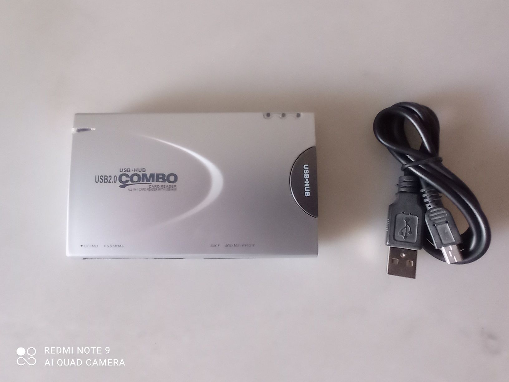 Auriculares Bluetooth i7 e USB repartidor - HUB leitor de cartões