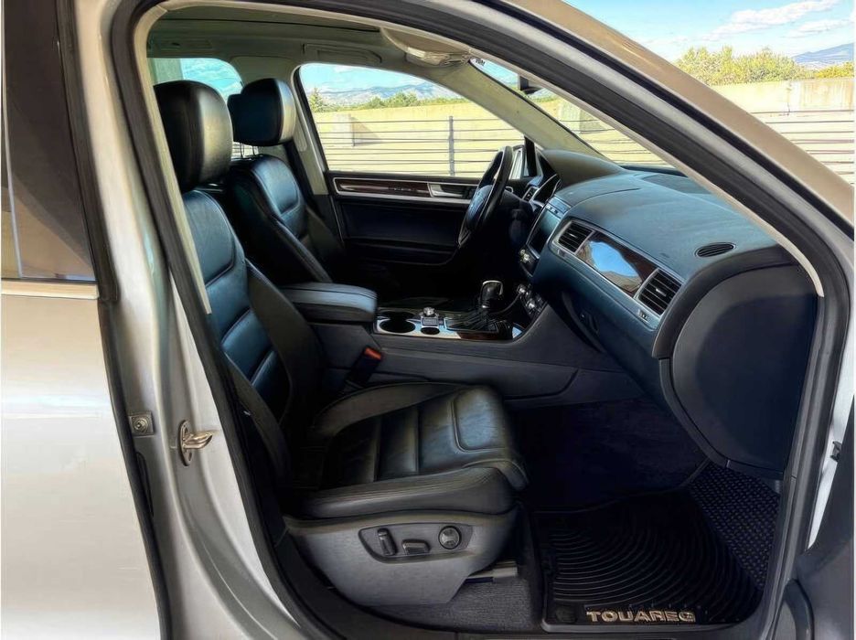 Volkswagen Touareg      2015