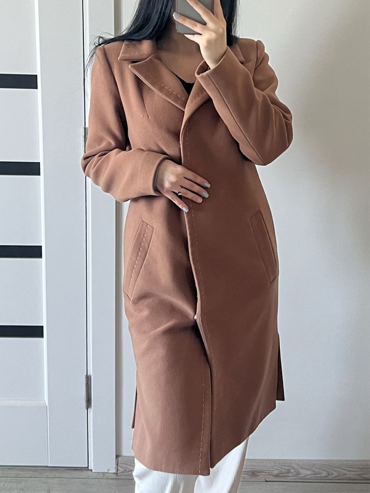 Пальто жіноче коричневе