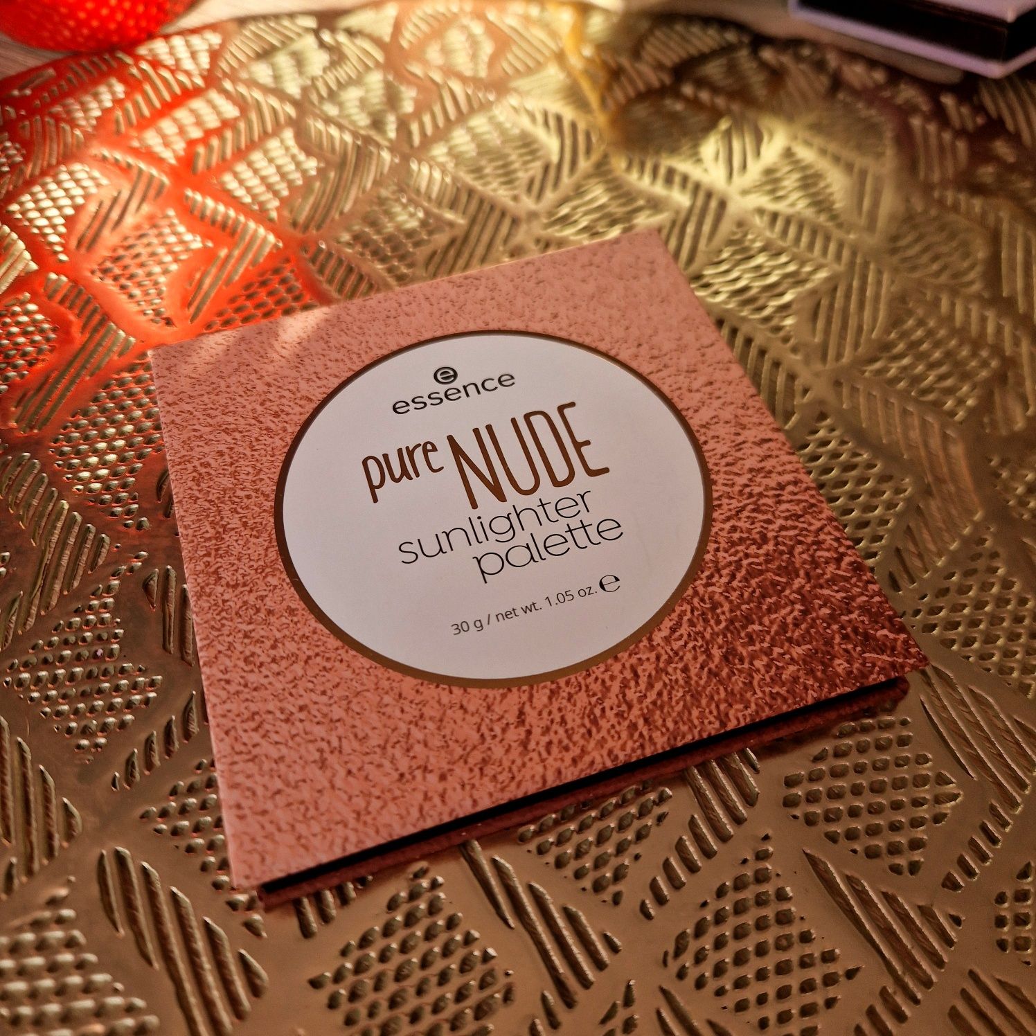 Essence, Pure Nude Sunlighter Palette (Paleta rozświetlaczy