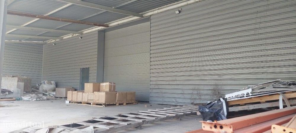 Armazém para arrendar no Cacém - Sintra