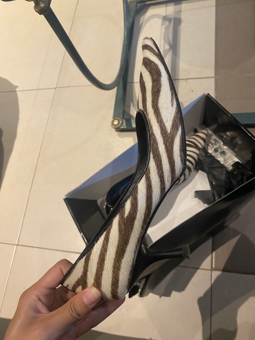 Sapatos salto alto zebra