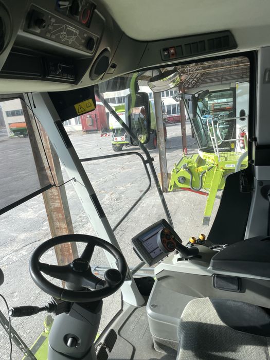 Комбайн CLAAS LEXION 670 2011 Vario750