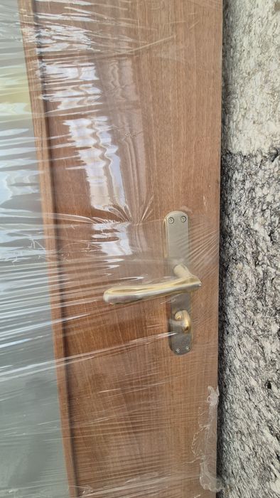 Двері4 шт.нові з коробками,лиштвою,ручками,та завісами,повний комплект