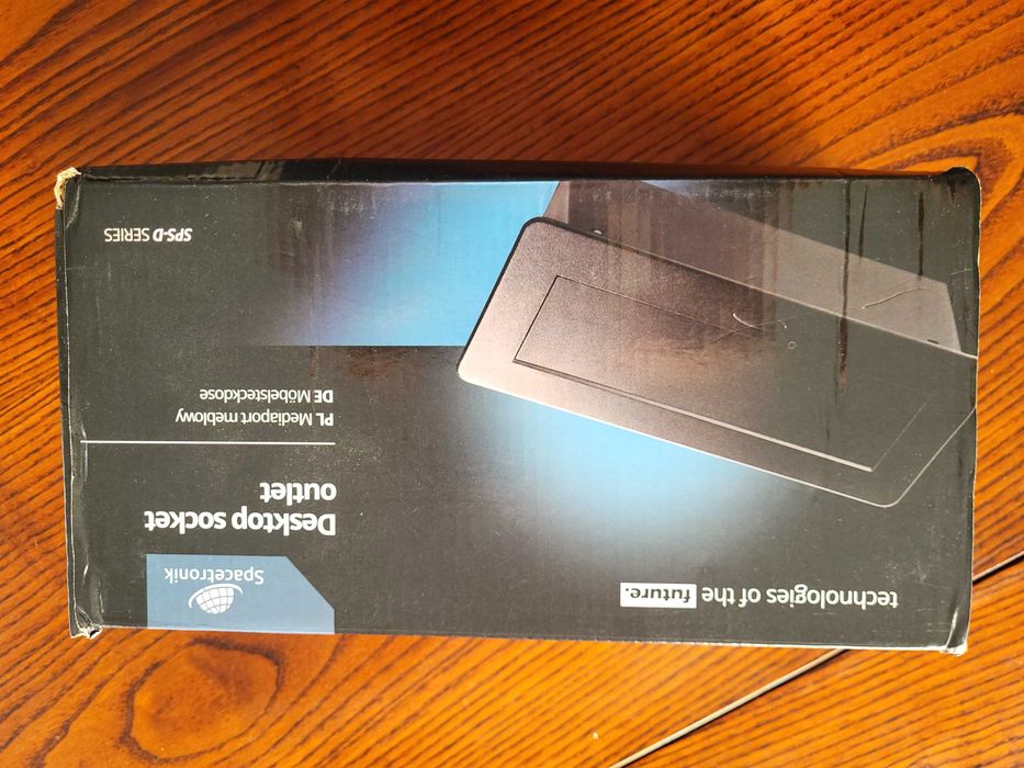 Gniazdo blatowe chowane, wpuszczane w blat kuchenny Spacetronik