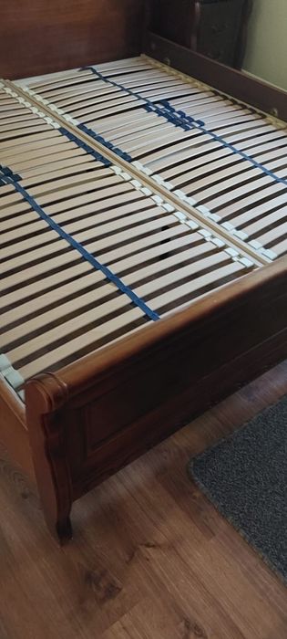 Zestaw mebli do sypialni i nowy materac