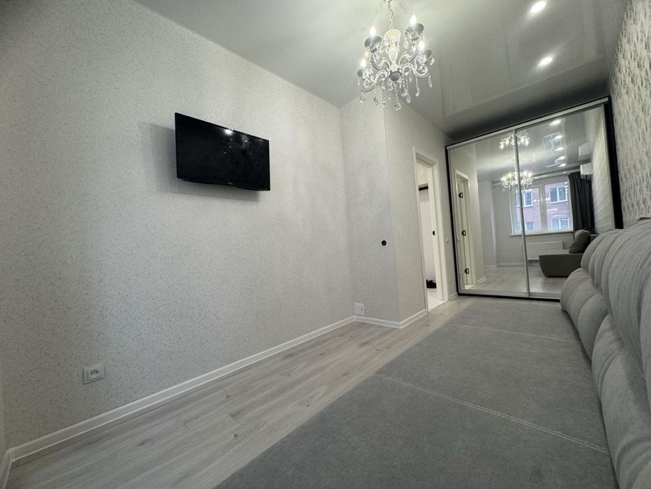 Тепла й стильна квартира ЖК Птичка біля метро — заїжджай і живи!