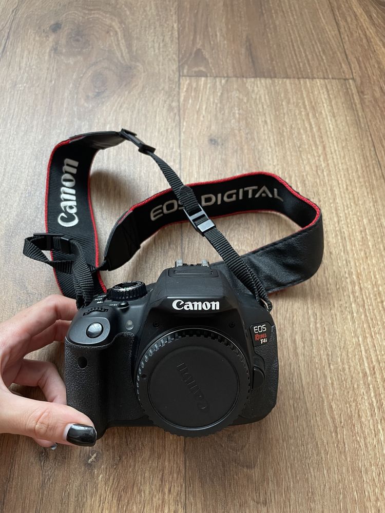 Фотоапарат Canon EOS Rebel T4i (повний оригінальний комплект)