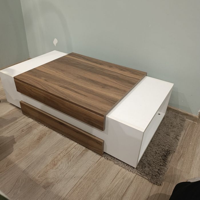 Stolik kawowy do salonu .