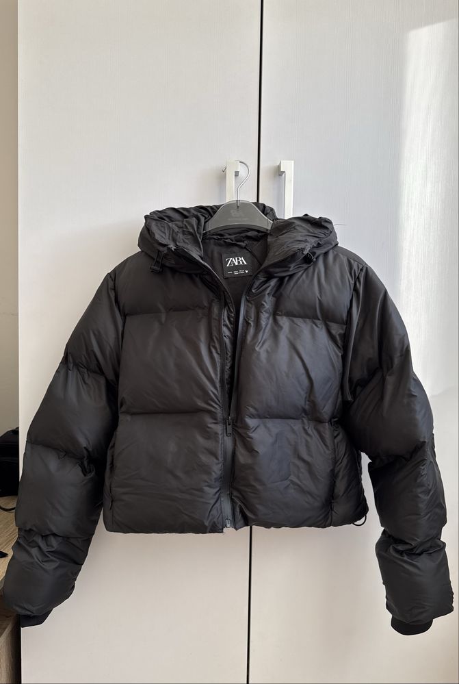 Куртка Zara чорна з капюшоном