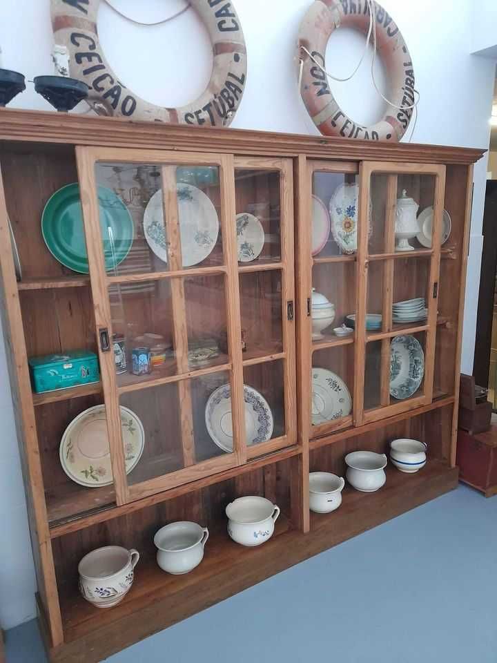 Móvel de Antiga Mercearia