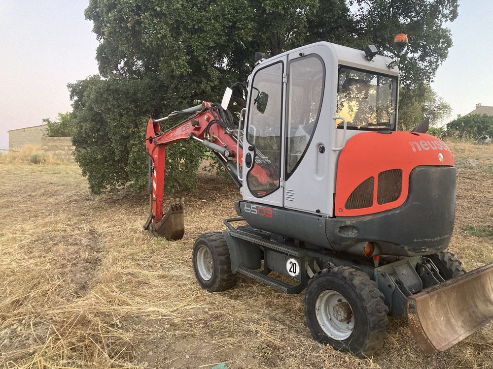 Máquina Giratória Neuson